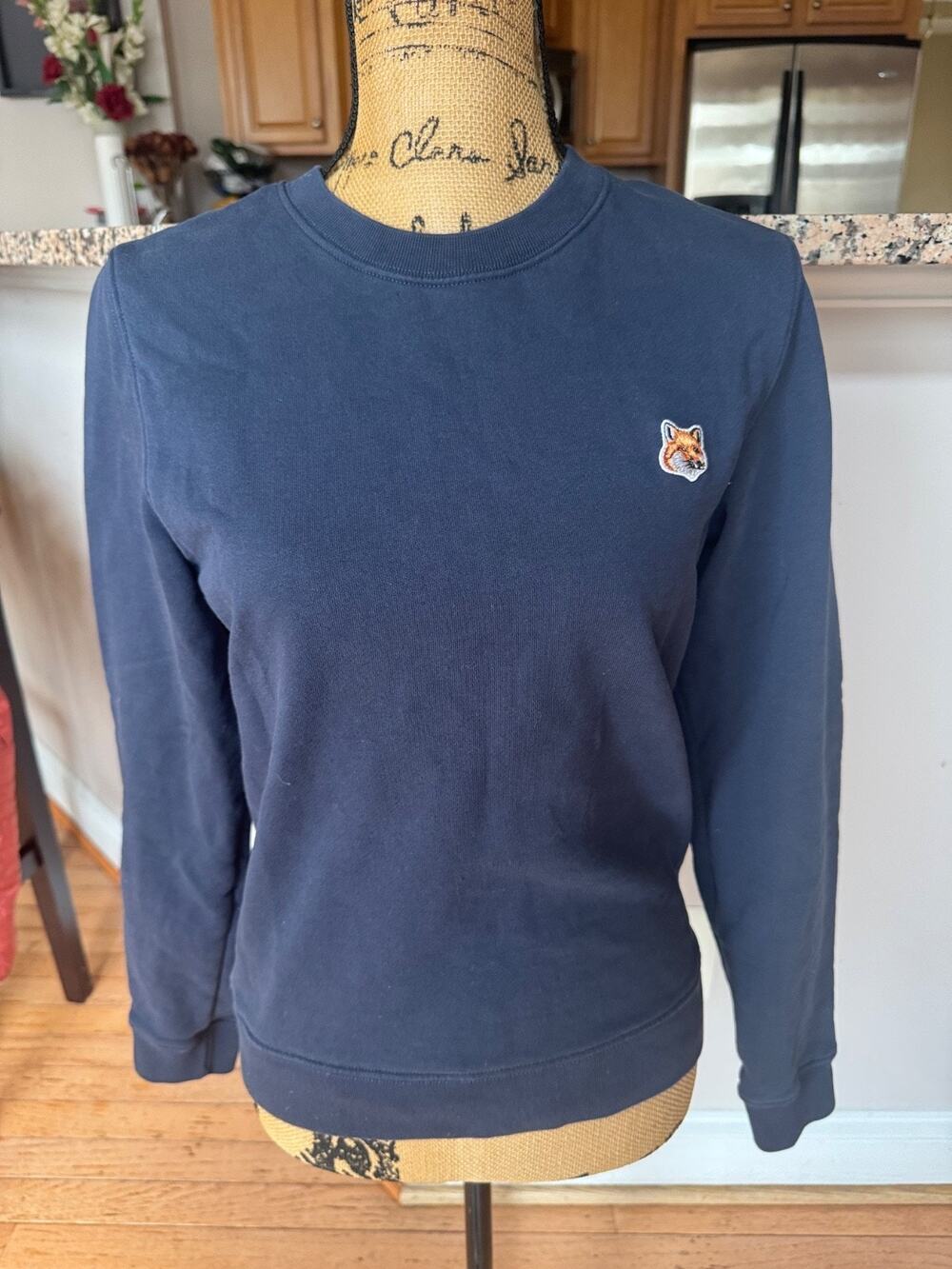 MAISON KITSUNE SWEATSHIRT SIZE SMALL (SW300THRIFTY